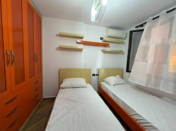 Tirane, jepet me qera apartament 2+1+2+Ballkon Kati 3, 103 m² 60.000 LEKE (21 Dhjetori)