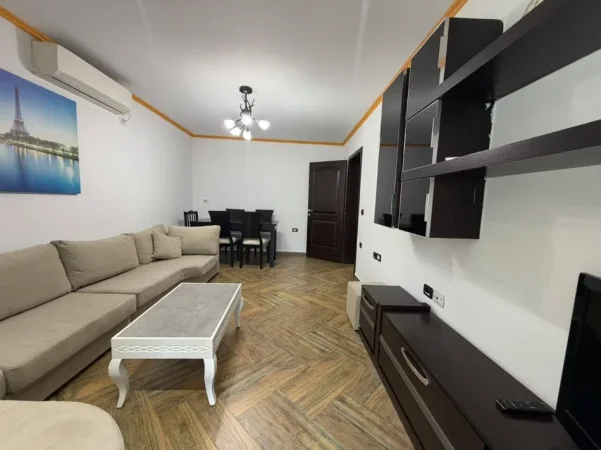 Tirane, jepet me qera apartament 2+1+2+Ballkon Kati 3, 103 m² 60.000 LEKE (21 Dhjetori)