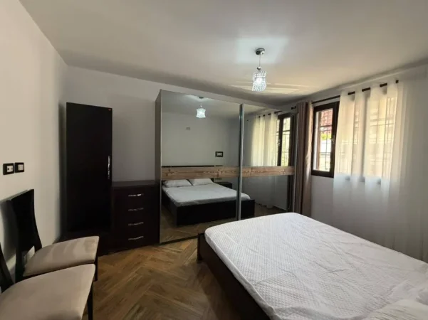 Tirane, jepet me qera apartament 2+1+2+Ballkon Kati 3, 103 m² 60.000 LEKE (21 Dhjetori)
