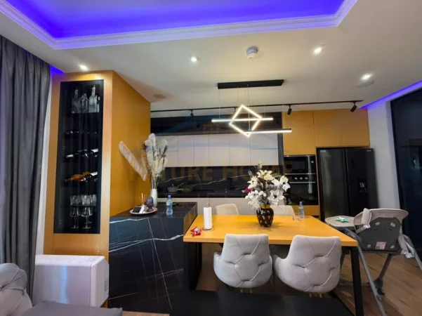 Tirane, shitet apartament 2+1+Post Parkimi+Ballkon Kati 4, 98 m² 245.000 € (Ish-Fusha e Aviacionit/Parku)
