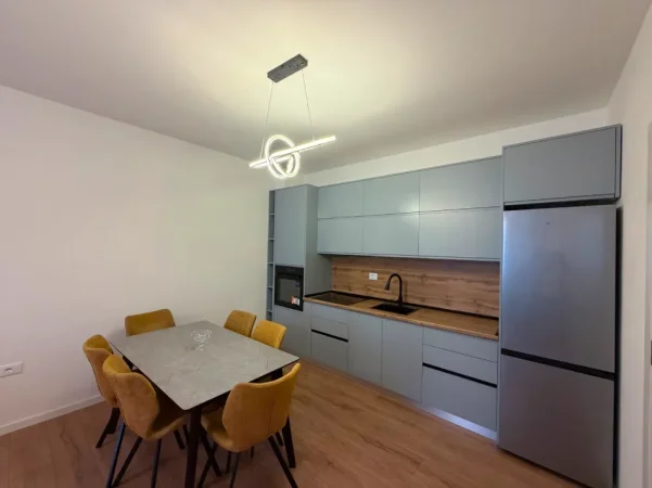 Jepet me qera apartament 2+1+Ballkon Kati 1, 100 m² 530 €