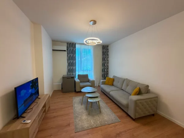 Jepet me qera apartament 2+1+Ballkon Kati 1, 100 m² 530 €