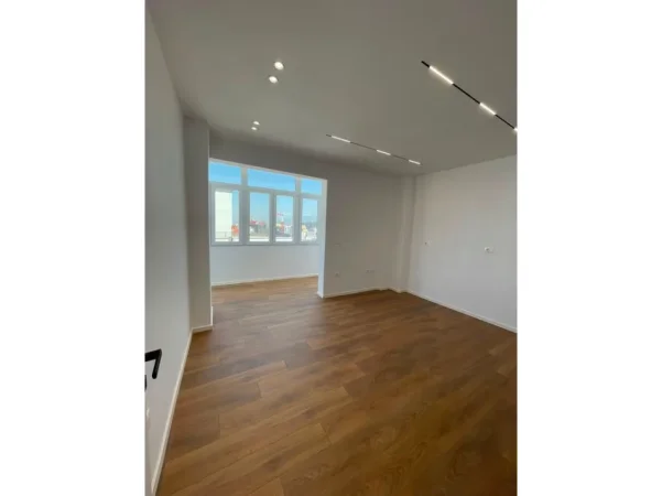 Tirane, shitet apartament 1+1 Kati 11, 65 m² 165.000 € (21 Dhjetori)