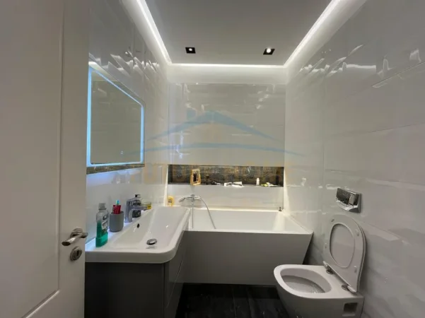 Tirane, shitet apartament 3+1 Kati 7, 172 m² 6.922.268.458 € (Liqeni i Thate)