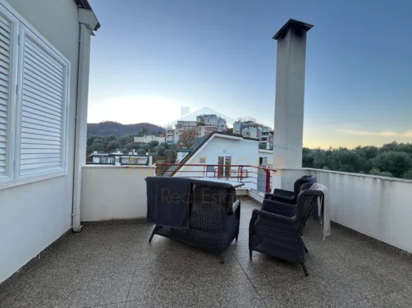 Tirane, shitet apartament 3+1 Kati 7, 172 m² 6.922.268.458 € (Liqeni i Thate)