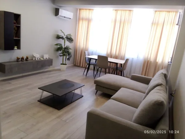 Tirane, jepet me qera apartament 2+1 Kati 4, 105 m² 800 € (21 Dhjetori)