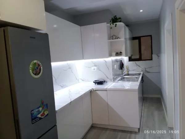 Tirane, jepet me qera apartament 2+1 Kati 4, 105 m² 800 € (21 Dhjetori)