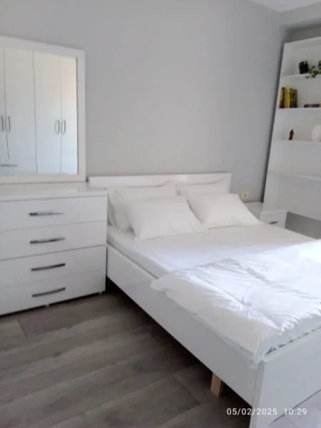 Tirane, jepet me qera apartament 2+1 Kati 4, 105 m² 800 € (21 Dhjetori)