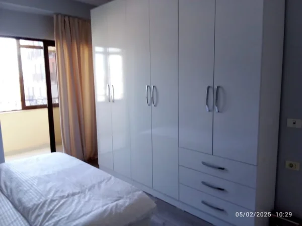 Tirane, jepet me qera apartament 2+1 Kati 4, 105 m² 800 € (21 Dhjetori)