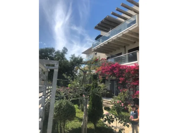 Dhermi - Palase, shitet garsonier 1+1 Kati 3, 148 m² 335.000 € (Dhermi)