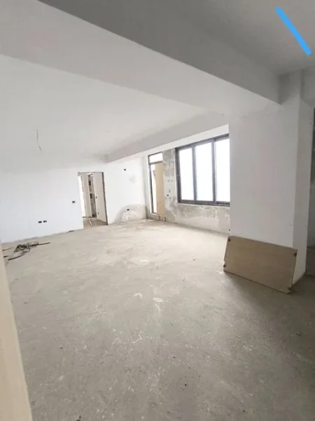Shitje, Penthouse 2+1+Tarrace, Yzberisht