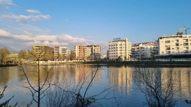Tirane, shitet apartament 3+1+Ballkon Kati 1, 145 m² 289.200 € (Liqeni Thate)