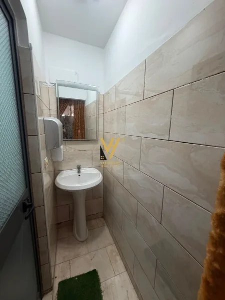 Tirane, shitet dyqan Kati 0, 76 m² 160.000 € (DON BOSKO)