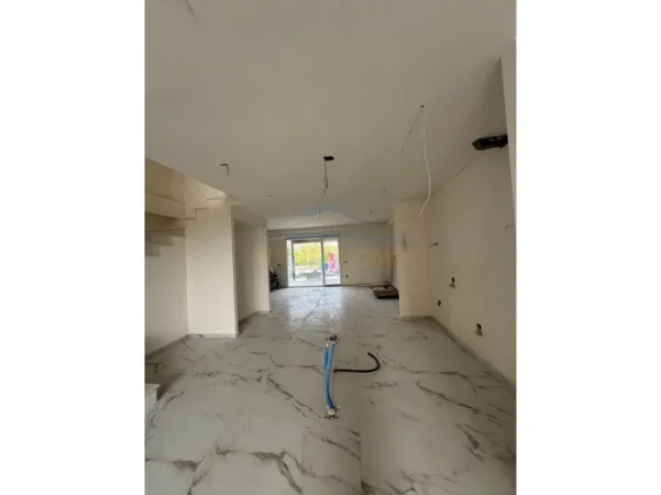 Tirane, Shitet Duplex , Kati 0/1, 194 m² 223.000 € (Fresk) Rezidenca Jaho