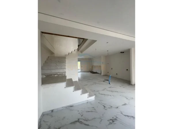 Tirane, Shitet Duplex , Kati 0/1, 194 m² 223.000 € (Fresk) Rezidenca Jaho