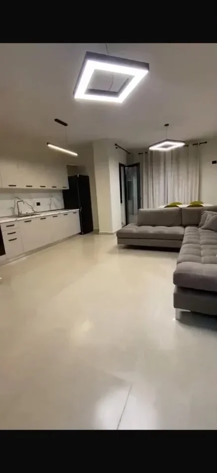 Tirane, jepet me qera apartament 2+1 Kati 3, 100 m² 700 € (KODRA E DIELLIT)