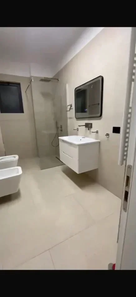 Tirane, jepet me qera apartament 2+1 Kati 3, 100 m² 700 € (KODRA E DIELLIT)