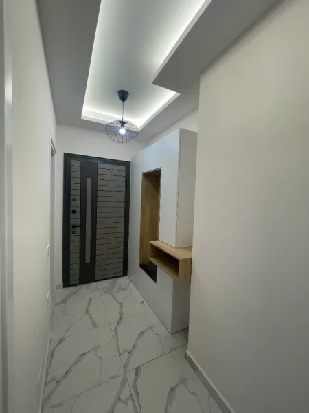 Tirane, shitet apartament 1+1+Ballkon Kati 4, 67 m² (Rruga 3 deshmoret, yzberisht)