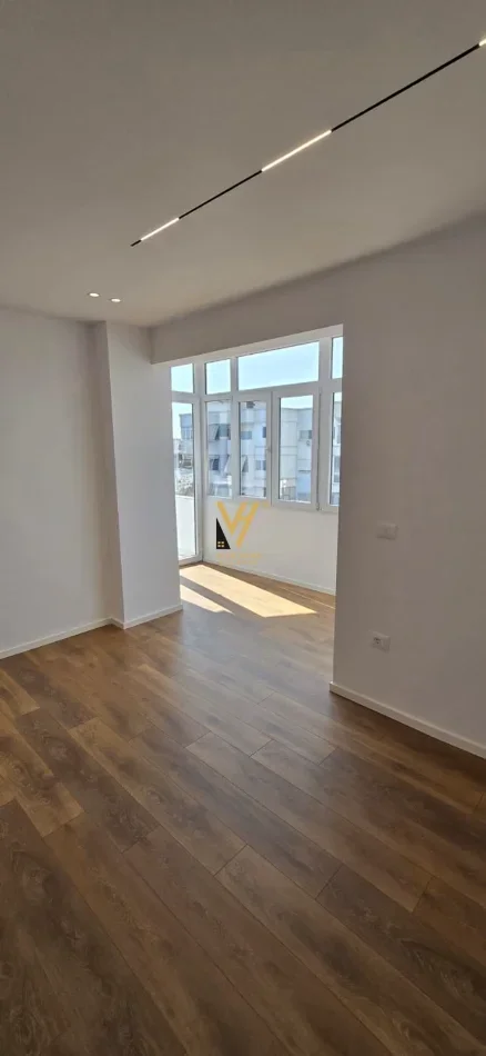 Tirane, shitet apartament 1+1+Ballkon Kati 11, 65 m² 165.000 € (21 DHJETORI)