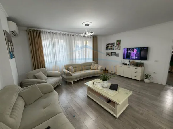 Tirane, shitet apartament 2+1 Kati 4, 97 m² 152.000 € (Pallatet Cabej, Misto Mame)