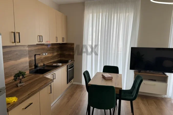 Tirane, jepet me qera apartament 2+1+Aneks+Ballkon Kati 4, 100 m² 1.000 € (Rruga e Barrikadave)