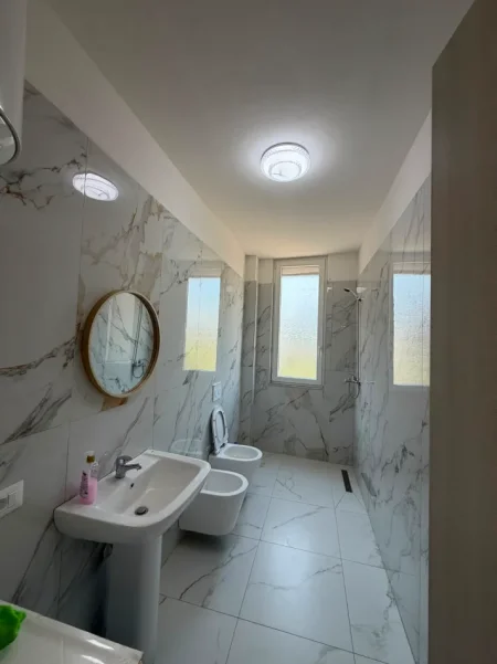 Tirane, jepet me qera apartament 2+1 Kati 1, (PASKUQAN)