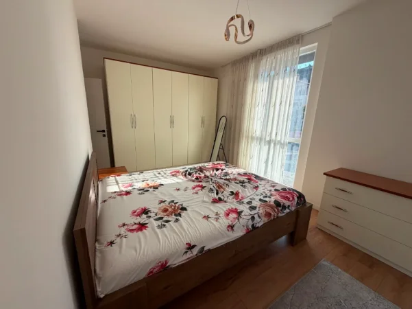 Tirane, jepet me qera apartament 2+1 Kati 1, (PASKUQAN)