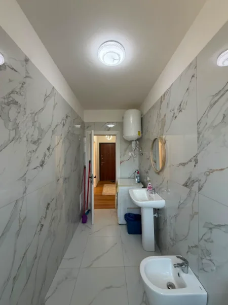 Tirane, jepet me qera apartament 2+1 Kati 1, (PASKUQAN)