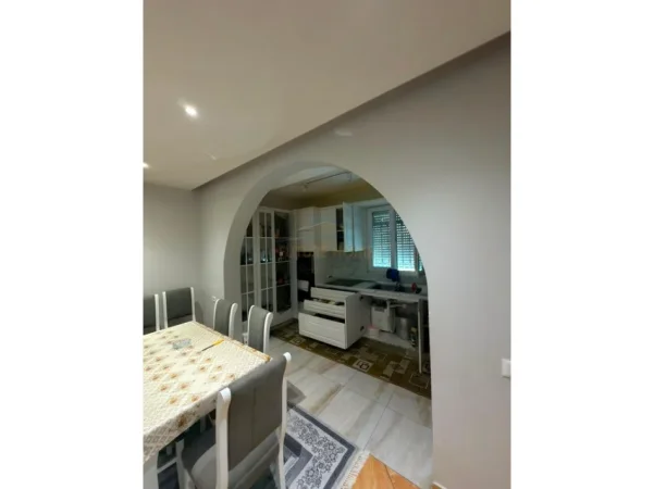 Tirane, shitet Vile 2 Katshe , 289 m² 42,000,000 Leke (BABRRU)