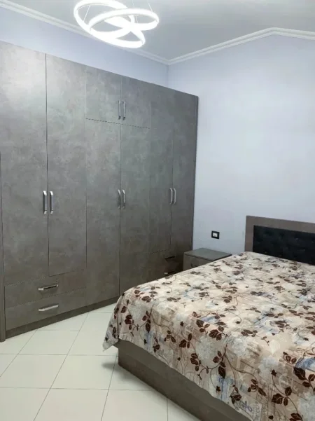 Tirane, jepet me qera apartament 2+1 Kati 3, 126 m² 600 € (5 Maji)