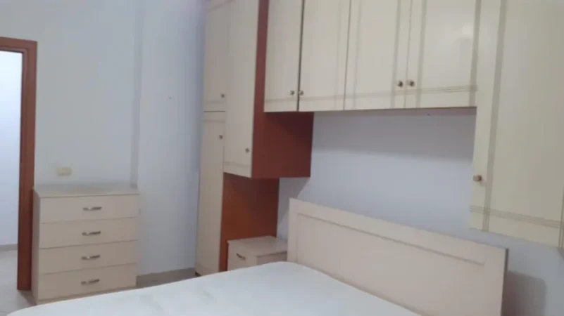 Tirane, jepet me qera apartament 1+1 Kati 2, 50 m² 400 € (Rruga Thoma Koxhaj)