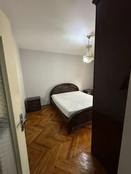Tirane, jepet me qera apartament 2+1 Kati 4, 80 m² 550 € (Bulevardi Zogu i Parë)