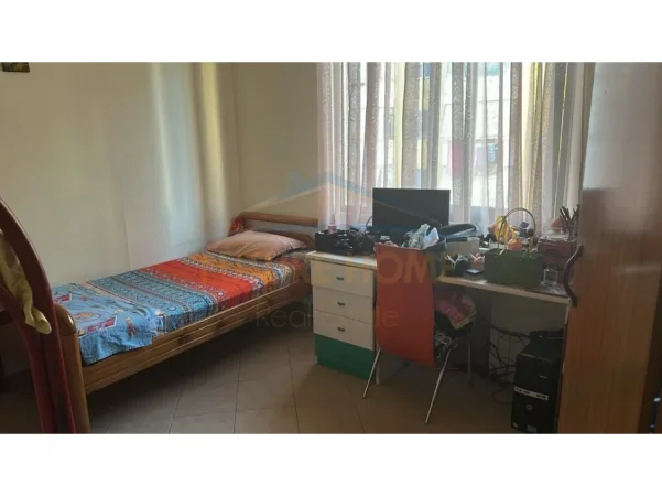 Tirane, jepet me qera apartament 2+1+2 , 77 m² 450 € (YZBERISHT)