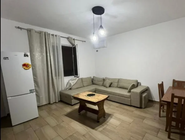 Tirane, jepet me qera apartament 2+1 Kati 1, 80 m² 400 € (Rruga Siri Kodra)