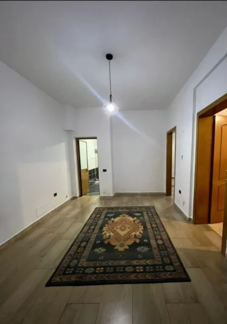Tirane, jepet me qera apartament 2+1 Kati 1, 80 m² 400 € (Rruga Siri Kodra)