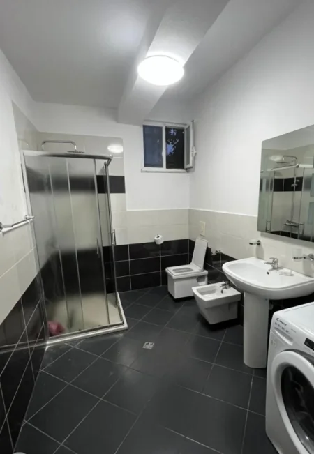 Tirane, jepet me qera apartament 2+1 Kati 1, 80 m² 400 € (Rruga Siri Kodra)