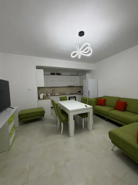 Tirane, jepet me qera apartament 2+1 Kati 1, 80 m² 650 € (Rruga Riza Cerova)