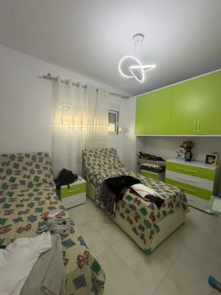 Tirane, jepet me qera apartament 2+1 Kati 1, 80 m² 650 € (Rruga Riza Cerova)