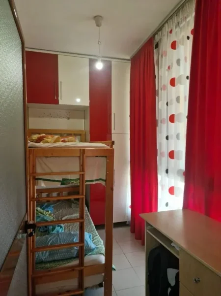 Tirane, jepet me qera apartament 2+1 Kati 7, 89 m² 400 € (Yzberisht)