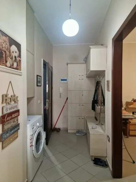 Tirane, jepet me qera apartament 2+1 Kati 7, 89 m² 400 € (Yzberisht)