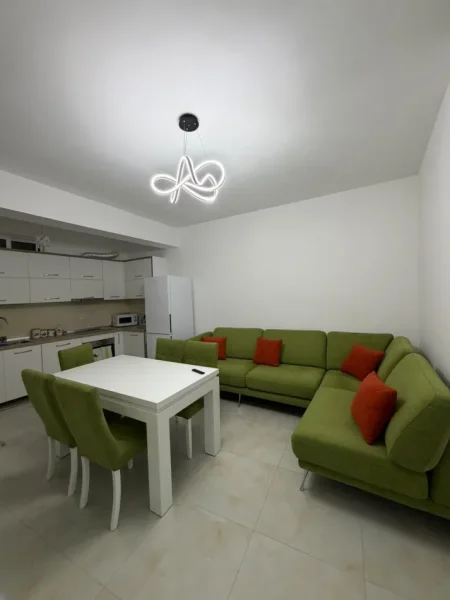 Tirane, jepet me qera apartament 1+1 Kati 1, 55 m² 550 € (Rruga Riza Cerova)
