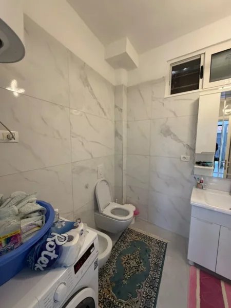 Tirane, jepet me qera apartament 1+1 Kati 1, 55 m² 550 € (Rruga Riza Cerova)