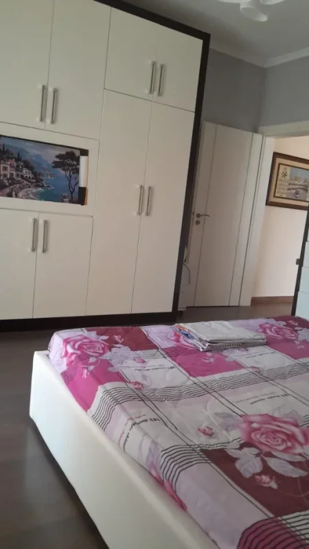 Tirane, jepet me qera apartament 2+1 Kati 4, 150 m² 600 € (Kodra E. Priftit)