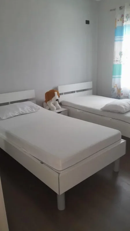 Tirane, jepet me qera apartament 2+1 Kati 4, 150 m² 600 € (Kodra E. Priftit)