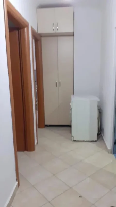 Tirane, jepet me qera apartament 1+1 Kati 2, 56 m² 350 € (Yzberisht)