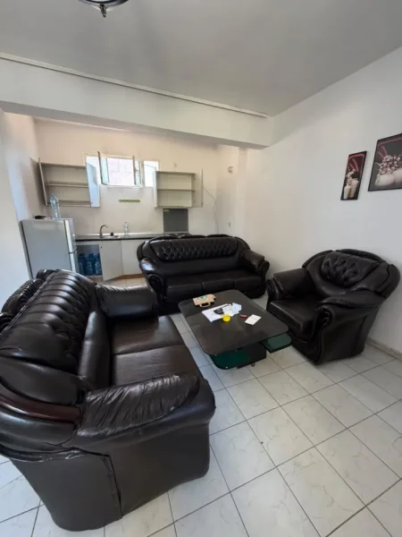 Tirane, jepet me qera apartament 2+1 Kati 2, 75 m² 350 € (Rruga Riza Cerova)