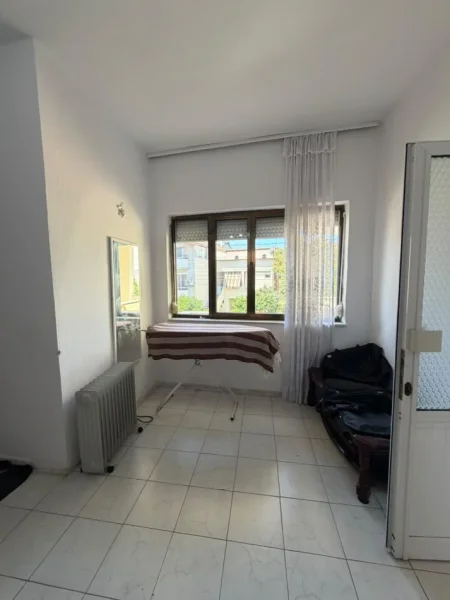 Tirane, jepet me qera apartament 2+1 Kati 2, 75 m² 350 € (Rruga Riza Cerova)