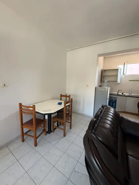 Tirane, jepet me qera apartament 2+1 Kati 2, 75 m² 350 € (Rruga Riza Cerova)