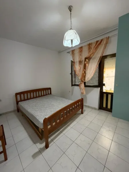 Tirane, jepet me qera apartament 2+1 Kati 2, 75 m² 350 € (Rruga Riza Cerova)