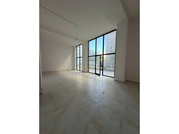Tirane, shitet ambjent biznesi Kati 0, 76 m² 388.000 € 